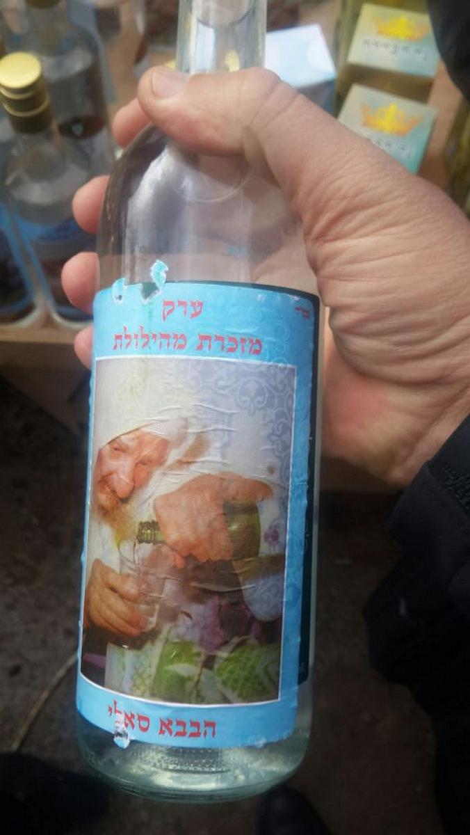 ערק עם דיוקן הבבא סאלי זצוק''ל, עם כשרות מזויפת (צילום: יח' האכפיה / הרבנות הראשית)